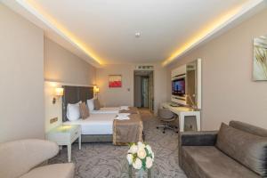 A television and/or entertainment centre at The Conforium Hotel Van