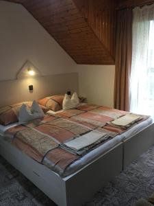 Postel nebo postele na pokoji v ubytování Ferenc Vendégház