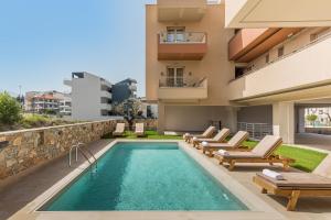 Bazén v ubytovaní Makris Luxury Rooms alebo v jeho blízkosti