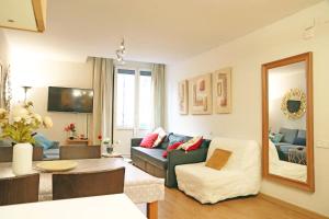 Televízia a/alebo spoločenská miestnosť v ubytovaní Bcn-rentals apartments in the Old town