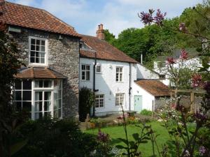 En have udenfor The Old Barn at Trymwood