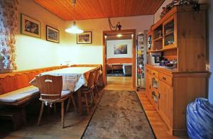 a dining room with a table and chairs at Ferienwohnung-Waldstrasse-mit-Garten-nur-50-Meter-vom-Wald-entfernt in Waldsassen