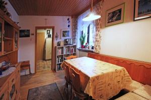 a dining room with a table and a book shelf at Ferienwohnung-Waldstrasse-mit-Garten-nur-50-Meter-vom-Wald-entfernt in Waldsassen