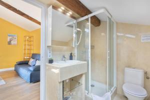 Ein Badezimmer in der Unterkunft Vieux Nice - Jean Jaurès FSHH