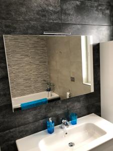 Ванная комната в Penthouse in Marsaxlokk with panoramic views: 3 bedrooms, 2 baths