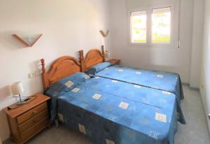 Posteľ alebo postele v izbe v ubytovaní Apartaments Club Nautic L'Escala
