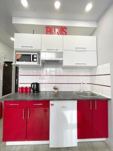 Kitchen o kitchenette sa Apartment Studio PARIS 2
