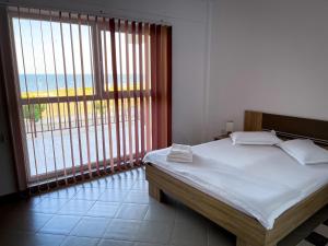 a bedroom with a bed with a view of the ocean at Amphora Vibes in Vama Veche