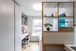 a home office with a desk and a window at For Students Only Stoneworks in Brighton in Brighton & Hove +5 photos