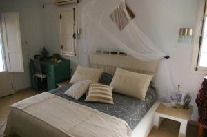 Tempat tidur dalam kamar di Midounia