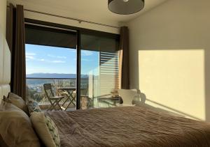A bed or beds in a room at Incredible views of Nice in a calm luxury complex & big park