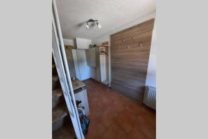 a hallway with a large wooden door in a room at Ferienwohnung mit Elbwiesenblick in Lutherstadt Wittenberg +21 photos