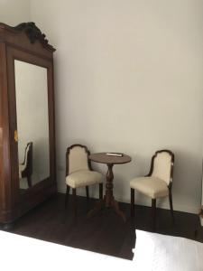 Istumisnurk majutusasutuses Ortigia Twin Rooms