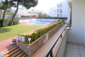 Bazén v ubytovaní Apartaments Club Nautic L'Escala alebo v jeho blízkosti