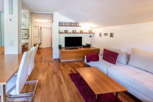 a living room with a couch and a table at Ferienwohnung Wurzhöhe in Jochberg