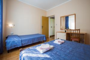 Ein Bett oder Betten in einem Zimmer der Unterkunft Apartments Maria