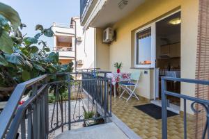 Ein Balkon oder eine Terrasse in der Unterkunft Apartments Maria