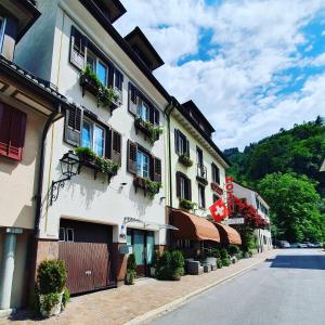 a building on a street with plants on it at Esos Hotel Quelle in Bad Ragaz