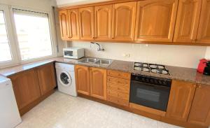 Kuchyňa alebo kuchynka v ubytovaní Apartaments Club Nautic L'Escala