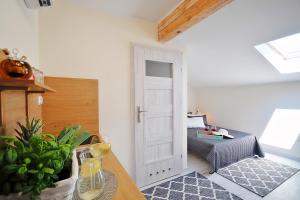 Łóżko lub łóżka w pokoju w obiekcie Plaża Apartament