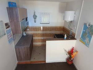 Kuchyň nebo kuchyňský kout v ubytování Apartmani Pucarin