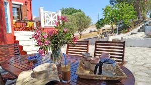 a wooden table with a vase of flowers on it at Vanna's Holiday House in Ierissos