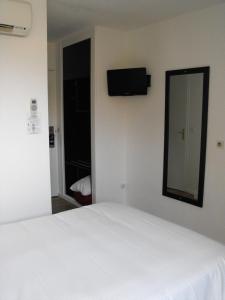 Postel nebo postele na pokoji v ubytování Hôtel d'Alsace
