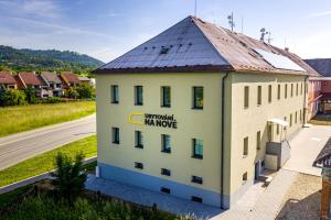 Budova, kde se aparthotel nachází