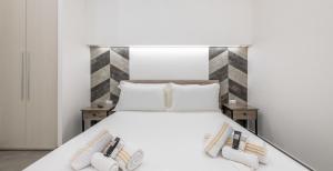 A bed or beds in a room at Ichnusa Rooms