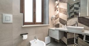 A bathroom at Ichnusa Rooms