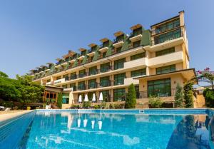 Bazén v ubytování Hotel Julia nebo v jeho okolí