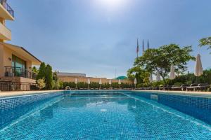 Bazén v ubytování Hotel Julia nebo v jeho okolí