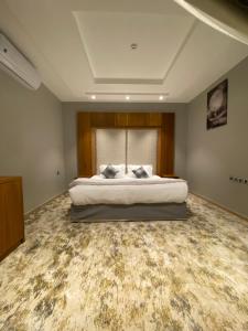 Ein Bett oder Betten in einem Zimmer der Unterkunft ستار للوحدات سكنيه
