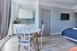 Kuchnia lub aneks kuchenny w obiekcie Apartamenty Świnoujście - Armii Krajowej 11