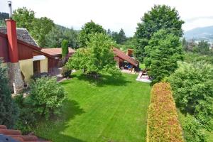Ein Garten an der Unterkunft VIP Apartmany Besenova