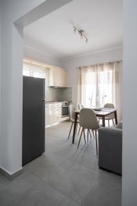 Kuchyňa alebo kuchynka v ubytovaní Fotini Apartments