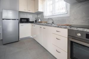 Kuchyňa alebo kuchynka v ubytovaní Fotini Apartments