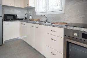 Kuchyňa alebo kuchynka v ubytovaní Fotini Apartments