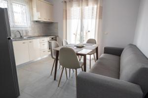 Kuchyňa alebo kuchynka v ubytovaní Fotini Apartments
