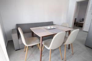 Posedenie v ubytovaní Fotini Apartments