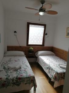 Postelja oz. postelje v sobi nastanitve Malvarrosa apartamentos