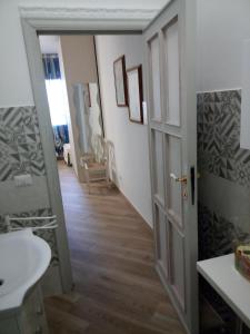 A bathroom at ASFODELIA-STELLA