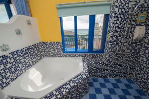 Koupelna v ubytování Haisu Homestay + 37 fotografií