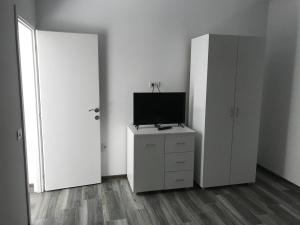 Μια τηλεόραση ή/και κέντρο ψυχαγωγίας στο R i A N A 5 +3 φωτογραφίες