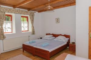 a bedroom with a large bed in a room at Körte Porta in Ganna