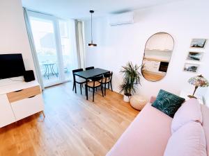 Televízia a/alebo spoločenská miestnosť v ubytovaní ST3 studio apartman