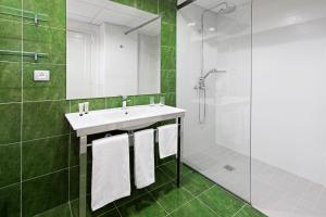 a bathroom with a sink and a shower at Elba Castillo San Jorge & Antigua Suite Hotel in Caleta De Fuste