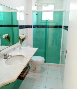 Un baño de APT PRAIA do FORTE, 2min do Mar, a pé, CABO FRIO RJ