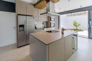 Kuchyň nebo kuchyňský kout v ubytování Luxury Villa Complex