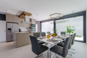 Kuchyň nebo kuchyňský kout v ubytování Luxury Villa Complex